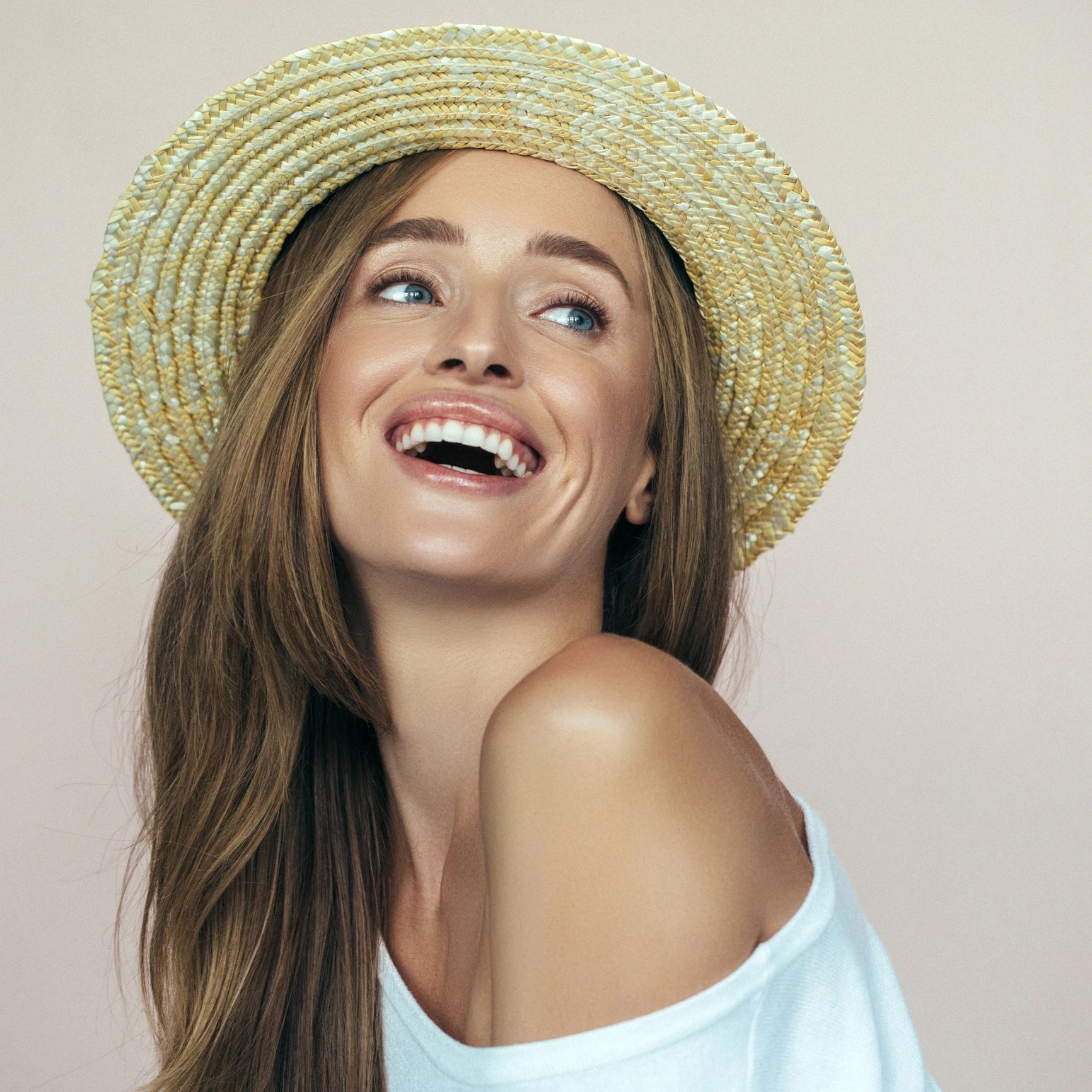 Portrait of a happy vacation guest wearing a sun hat